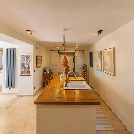 Refuge In Garrigue Facing The Alpilles Tatil Evi Aramon