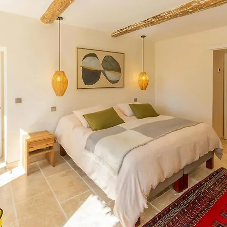 Refuge In Garrigue Facing The Alpilles * Aramon