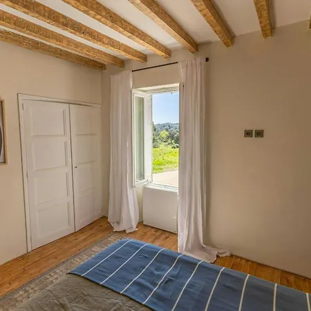 Refuge In Garrigue Facing The Alpilles Aramon