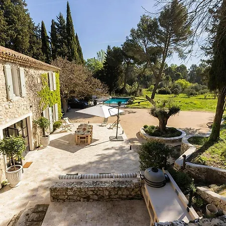 Refuge In Garrigue Facing The Alpilles 別荘 *